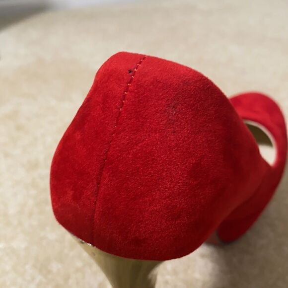 Women’s Red Suede High Heels with Gold Heels Size 7 - Picture 5 of 9